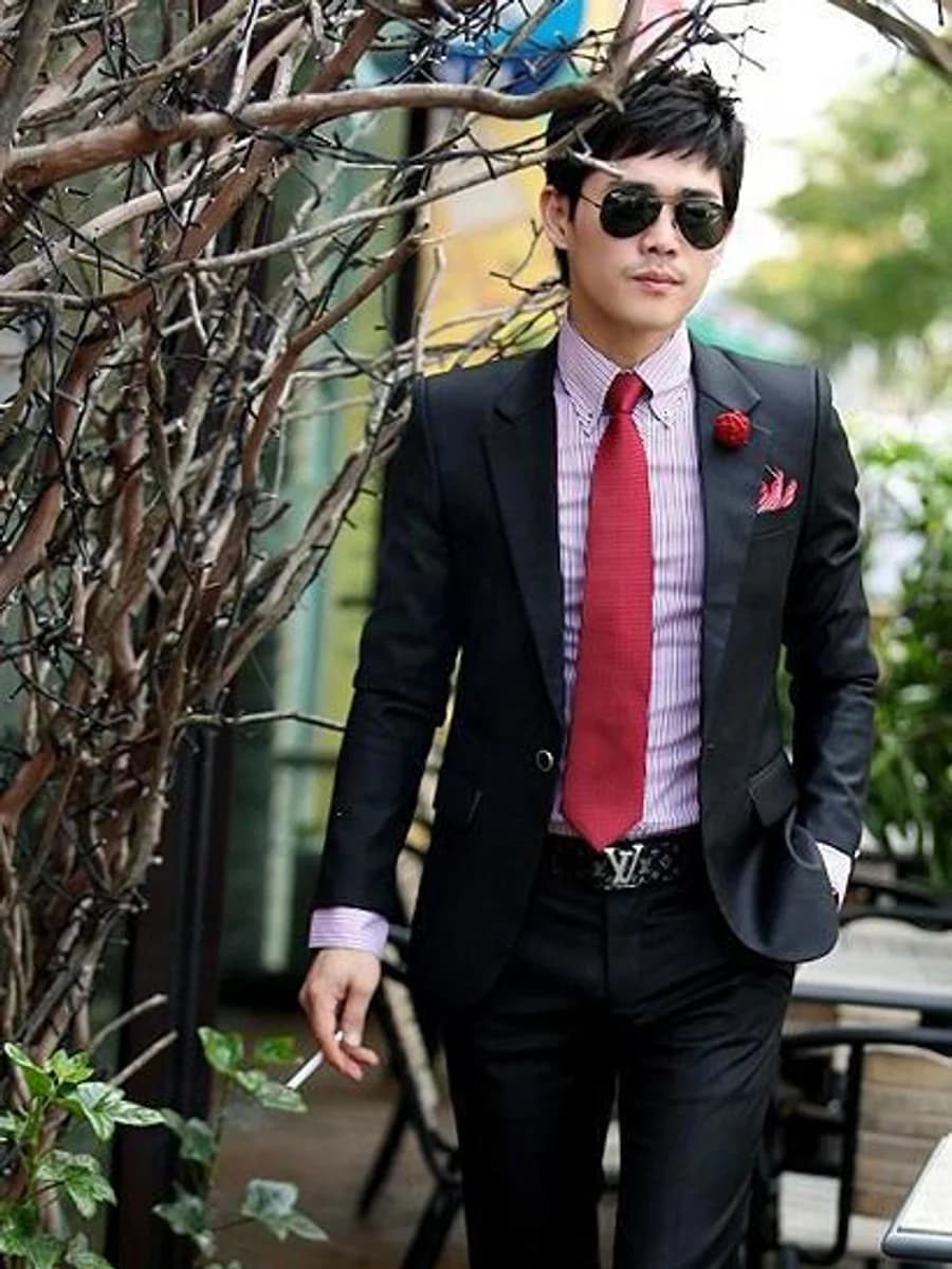 Vest Đen Hoa Cài Ve Áo