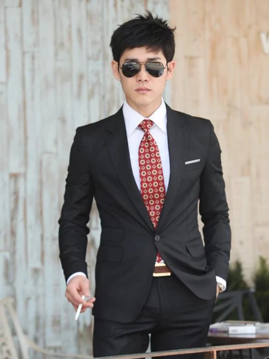 Vest Đen Cà Vạt Đỏ Son