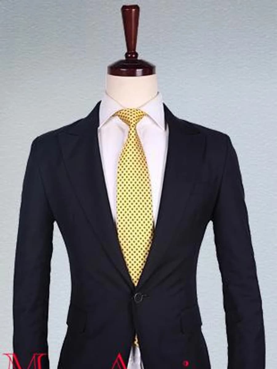 Vest Đen Điểm Vàng Kim