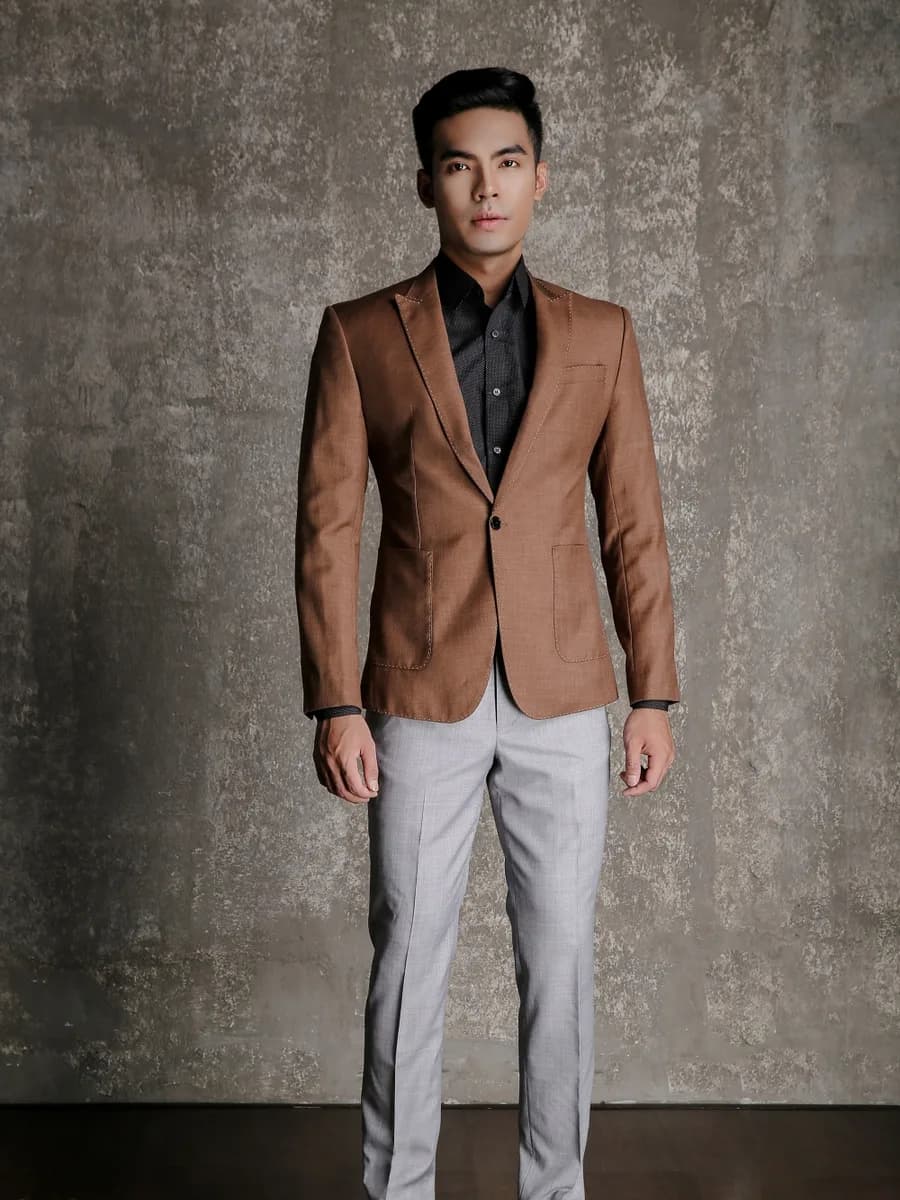 Blazer Nâu Caramel Ve Peak Viền Chỉ Nổi