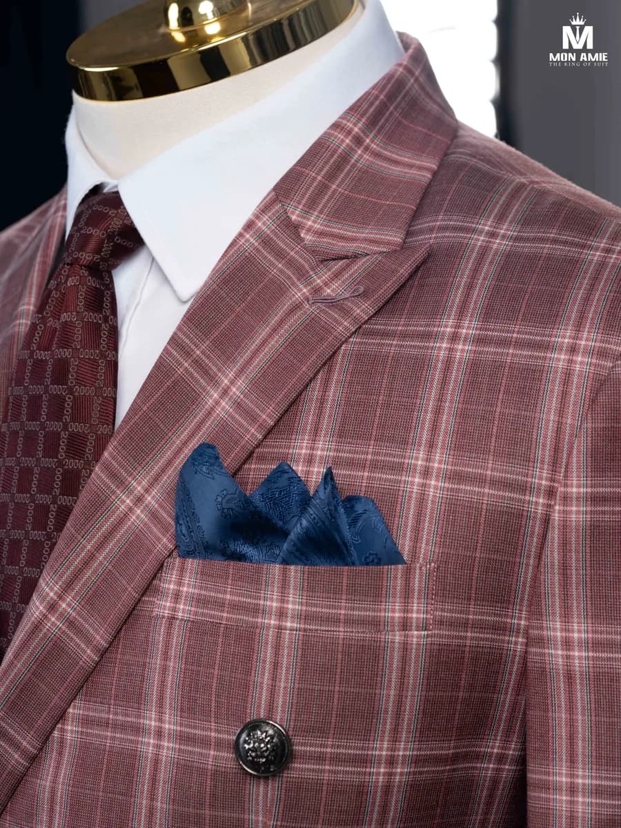 Suit Hai Hàng Nút Hồng Đất Kẻ Ô Nút Kim Loại Ve Nhọn