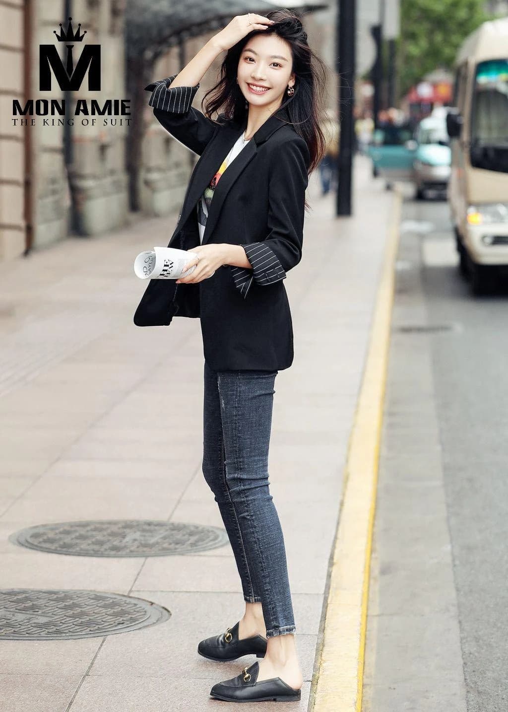 Blazer Đen Suông Lót Kẻ Sọc