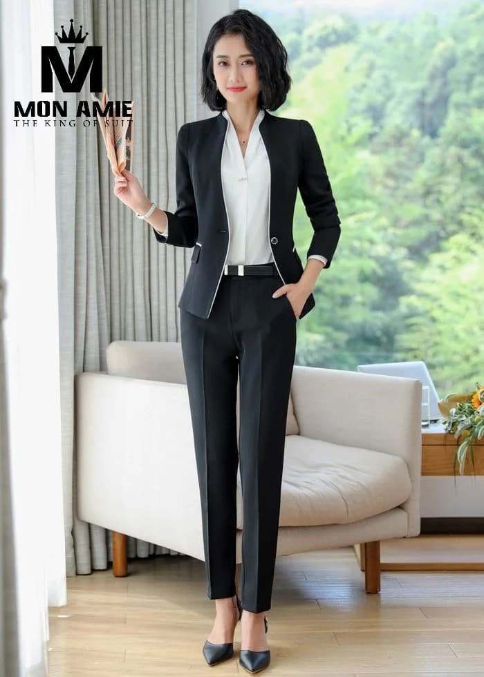 Suit Nữ Đen Cổ Tim Viền Trắng Quần Thắt Lưng
