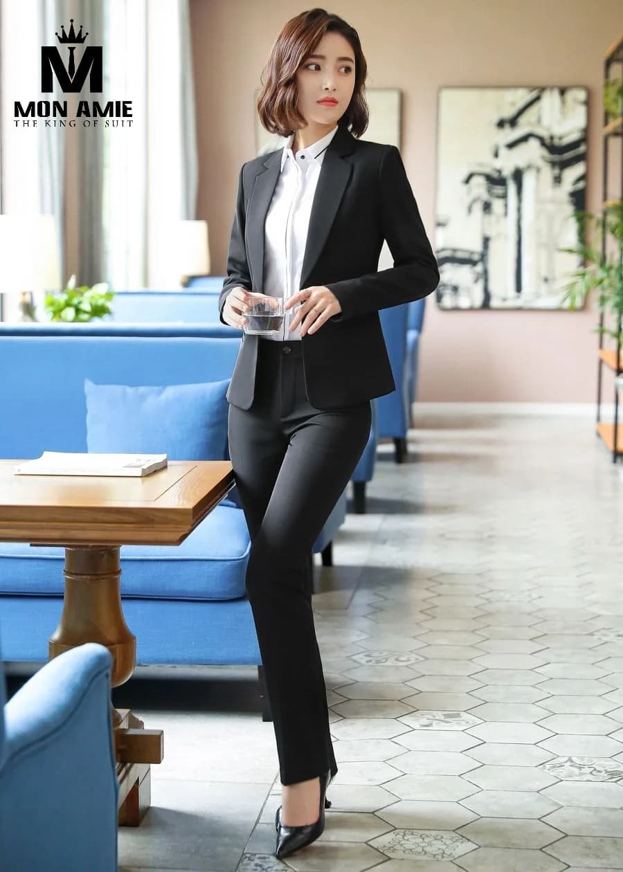 Suit Nữ Đen Ve Nhọn Quần Ống Loe Nhẹ Sơ Mi Trắng
