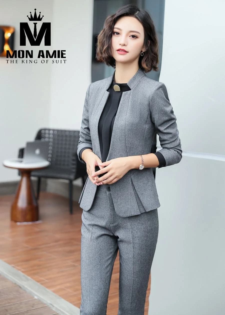 Suit Nữ Xám Ghi Cổ Trụ Quần Tây Áo Đen Cúc Vàng