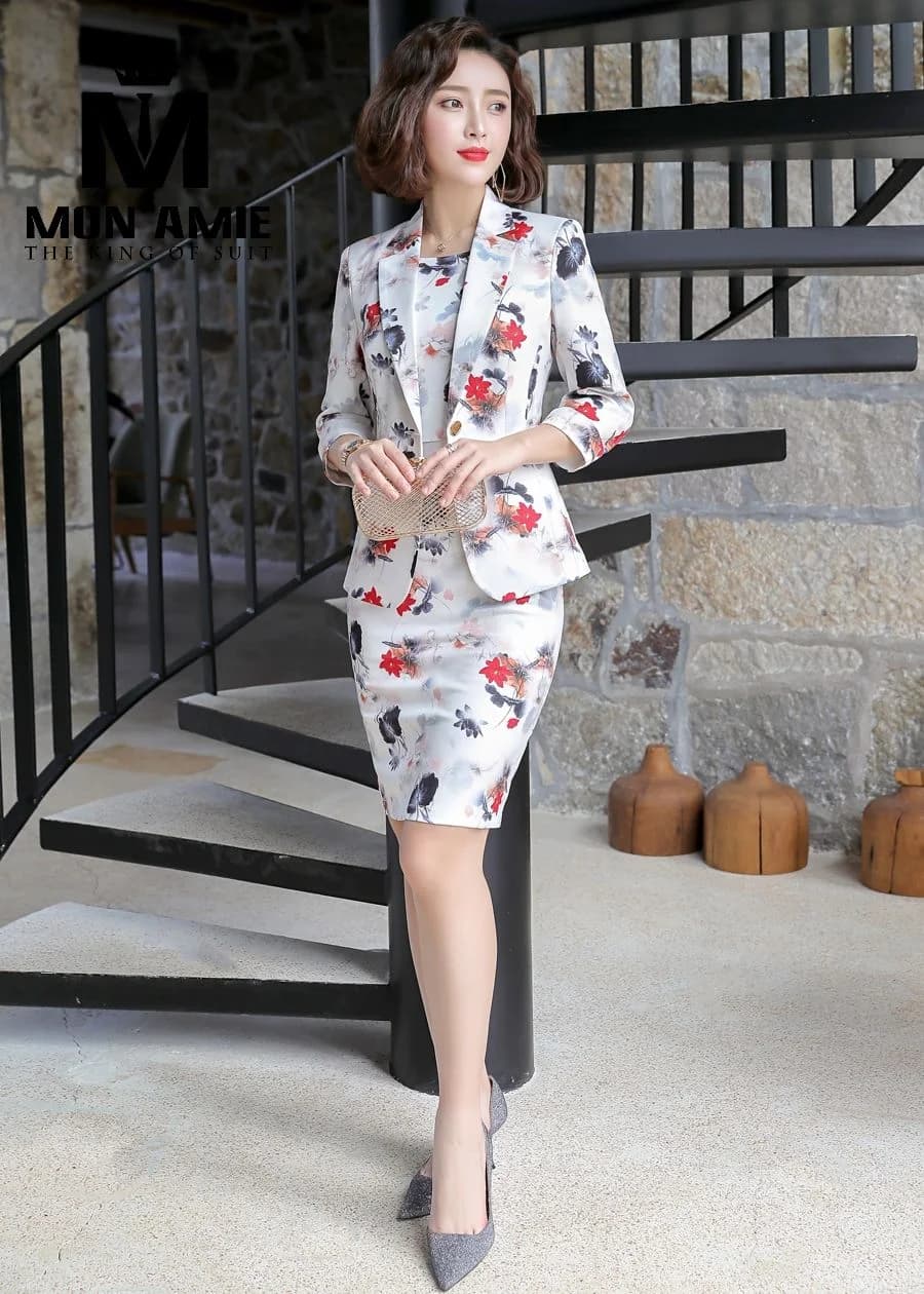 Suit Nữ Họa Tiết Hoa Đỏ Nền Trắng Tay Lỡ Kèm Váy Ôm