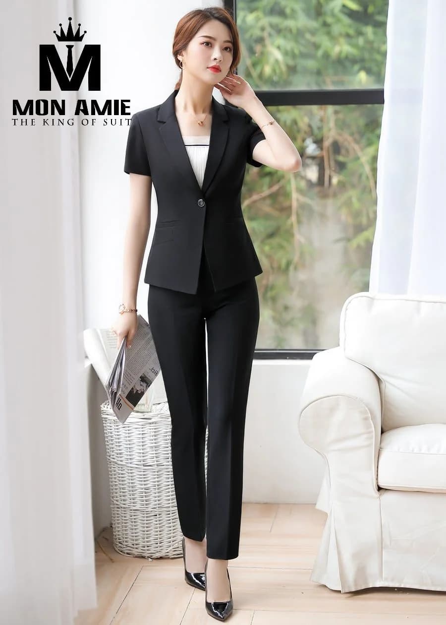 Suit Nữ Đen Tay Ngắn Một Nút Quần Ống Đứng Cổ Vuông