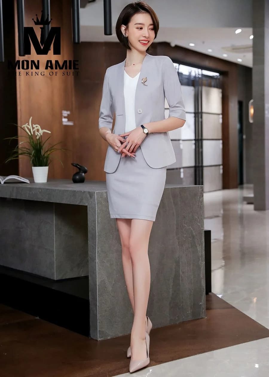 Suit Nữ Xám Nhạt Cổ V Không Ve Tay Lỡ Chân Váy Bút Chì