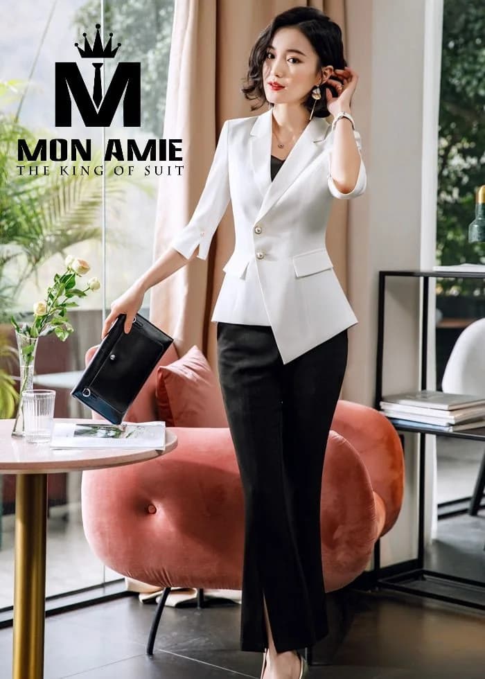Vest Nữ Trắng Vạt Lệch Tay Loe Phối Quần Đen Xẻ Tà
