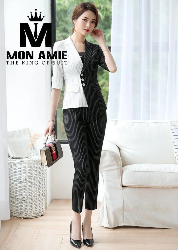 Suit Nữ Sọc Kẻ Phối Đen Trắng Bất Đối Xứng Quần Lửng