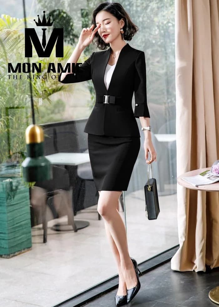 Suit Nữ Đen Cổ V Đai Eo Khóa Bạc Tay Loe Chân Váy