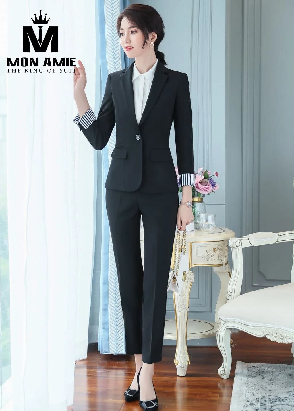 Suit Nữ Đen Tay Áo Lót Sọc Quần Lửng