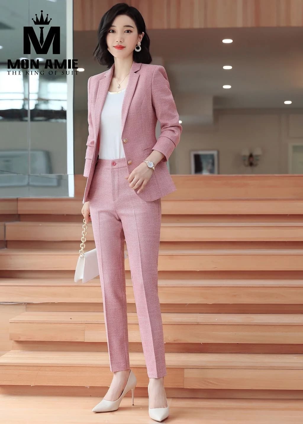 Suit Nữ Hồng Phấn Vải Kẻ Nhuyễn Nút Vàng Quần Tây