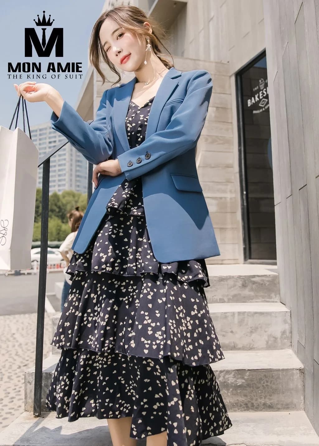 Blazer Nữ Xanh Lam Ve Rộng Tay Ba Cúc Dáng Suông