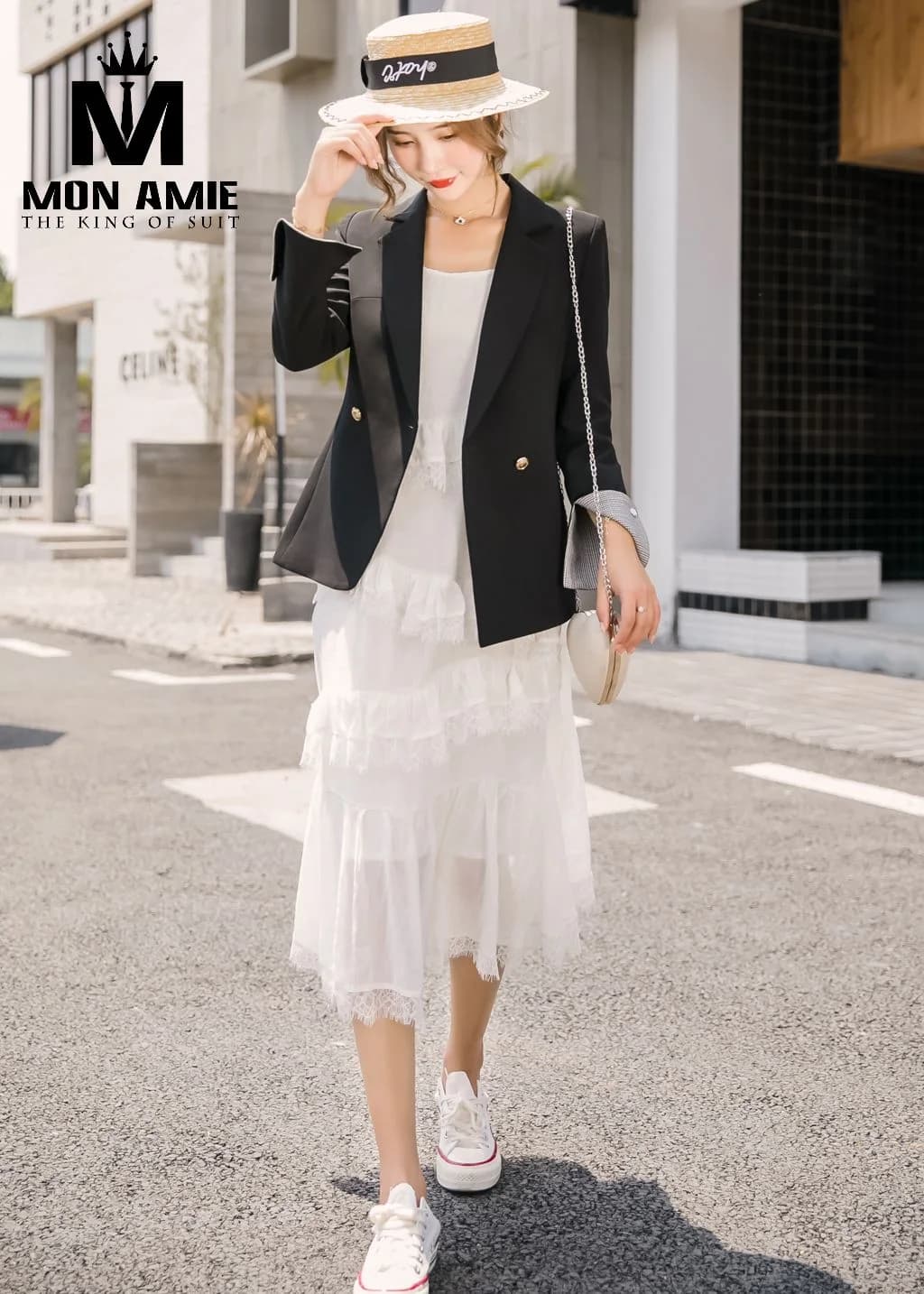 Blazer Nữ Đen Nút Vàng Ve Rộng Xẻ Tay Lót Xám