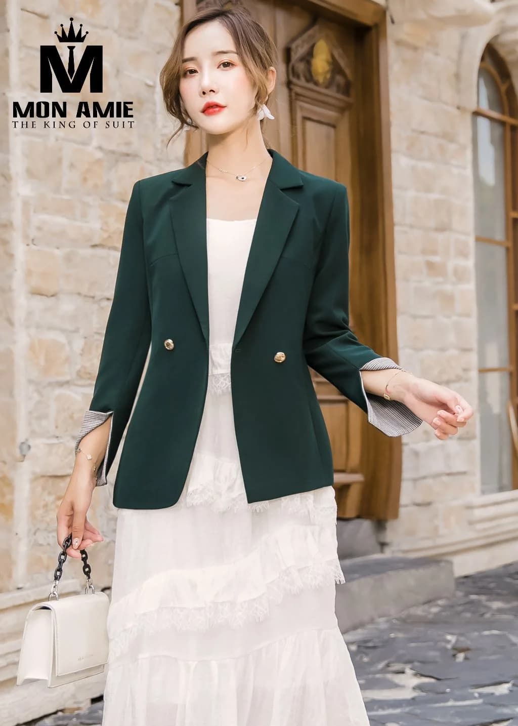 Blazer Nữ Xanh Lục Bảo Nút Vàng Tay Xẻ Lót Sọc