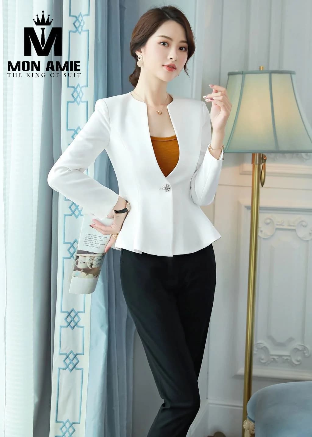 Áo Vest Nữ Trắng Cổ V Peplum Cúc Đính Đá Quần Đen