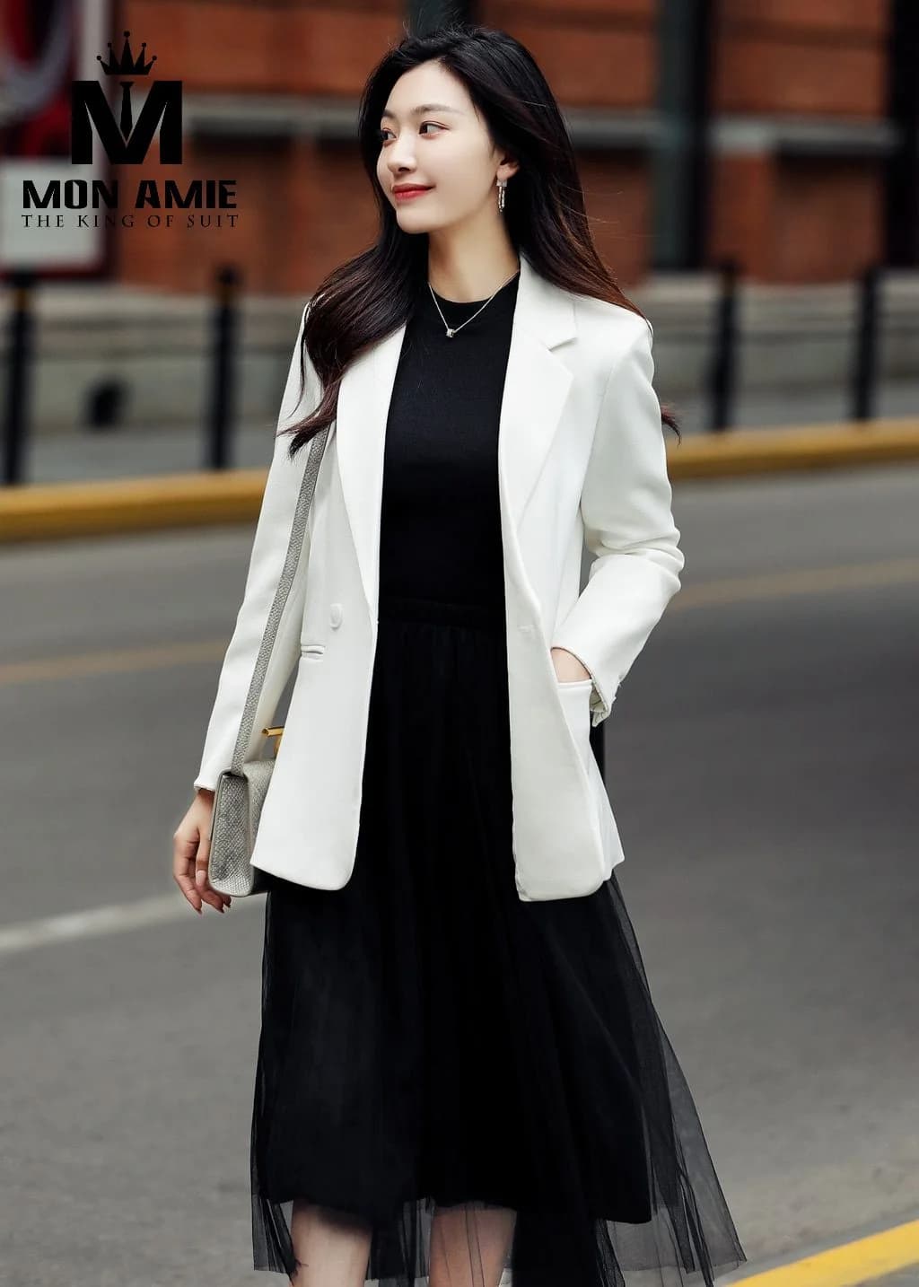 Blazer Nữ Trắng Tinh Dáng Suông Một Cúc Túi Đắp