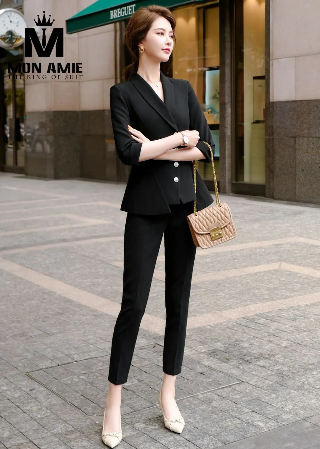 Suit Nữ Đen Cổ V Cúc Ngọc Trai Tà Xòe Tay Lỡ