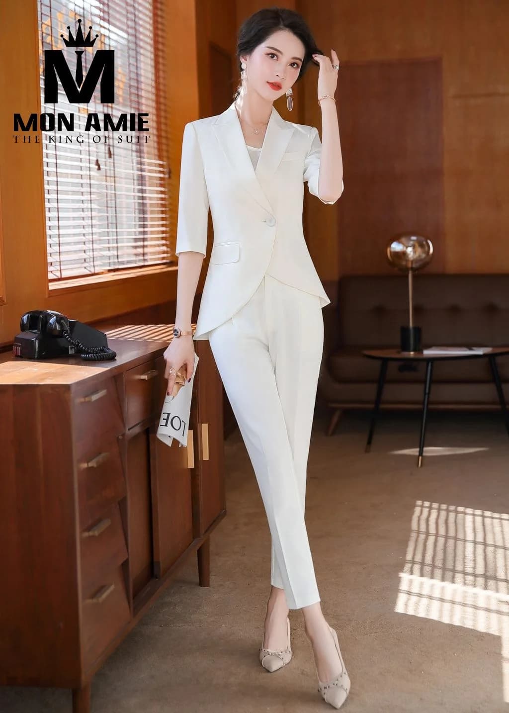 Suit Nữ Trắng Một Khuy Tà Áo Cong Quần Ống Đứng