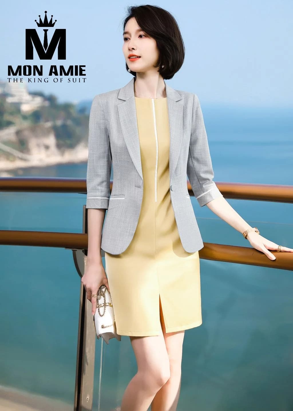 Áo Vest Nữ Xám Nhạt Viền Trắng Phối Đầm Vàng Suông