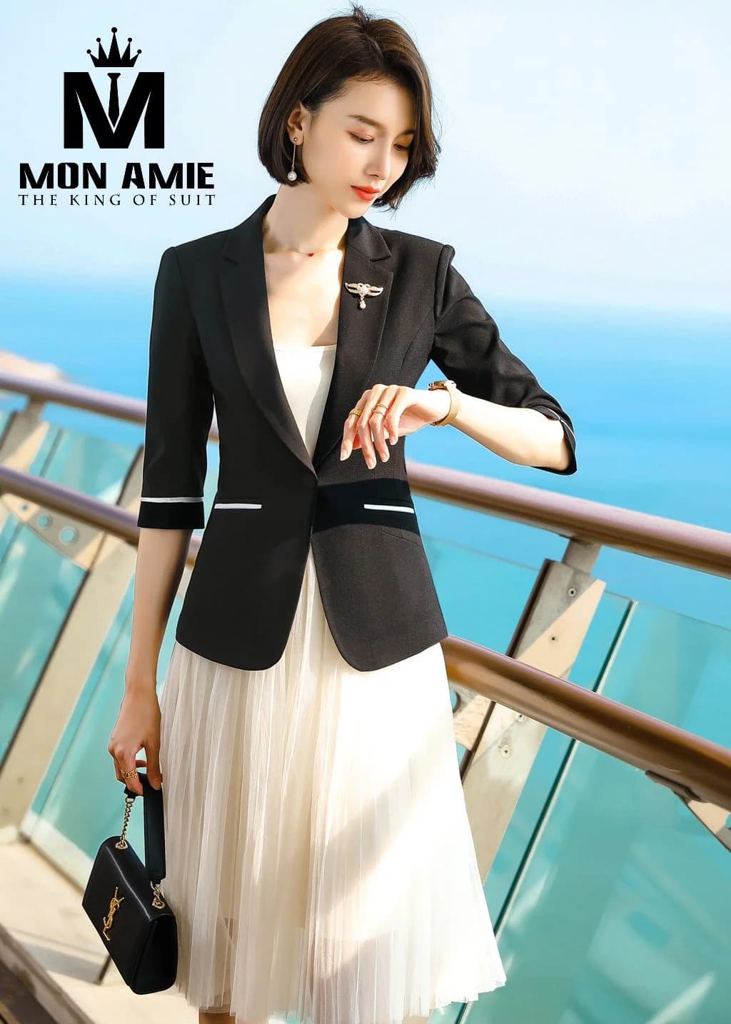 Áo Vest Nữ Đen Viền Trắng Phối Đầm Voan Kem Xếp Ly
