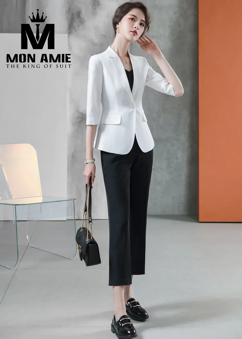 Suit Nữ Trắng Một Khuy Phối Quần Đen Tương Phản
