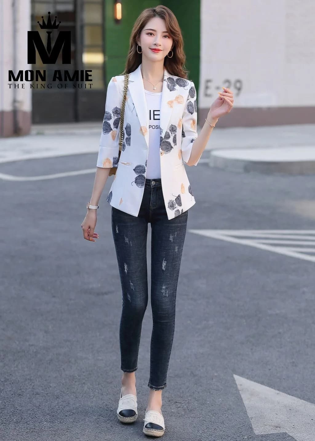 Blazer Nữ Trắng Họa Tiết Lá Xám Cam Một Nút
