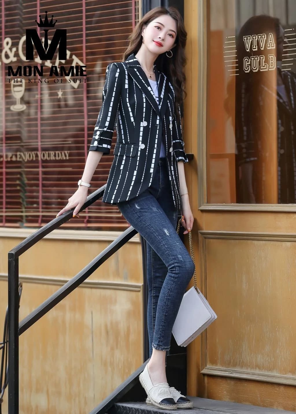 Blazer Nữ Đen Sọc Trắng Đứt Nét Cúc Ngà Tay Lửng