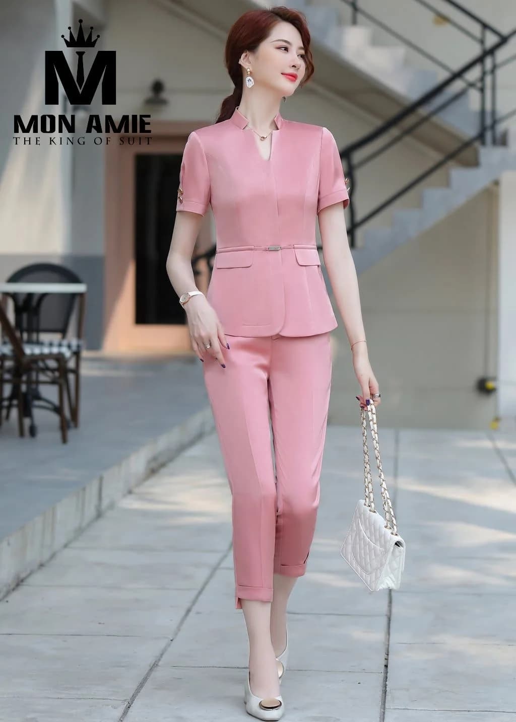 Suit Nữ Hồng Đất Satin Cổ Trụ Quần Lửng