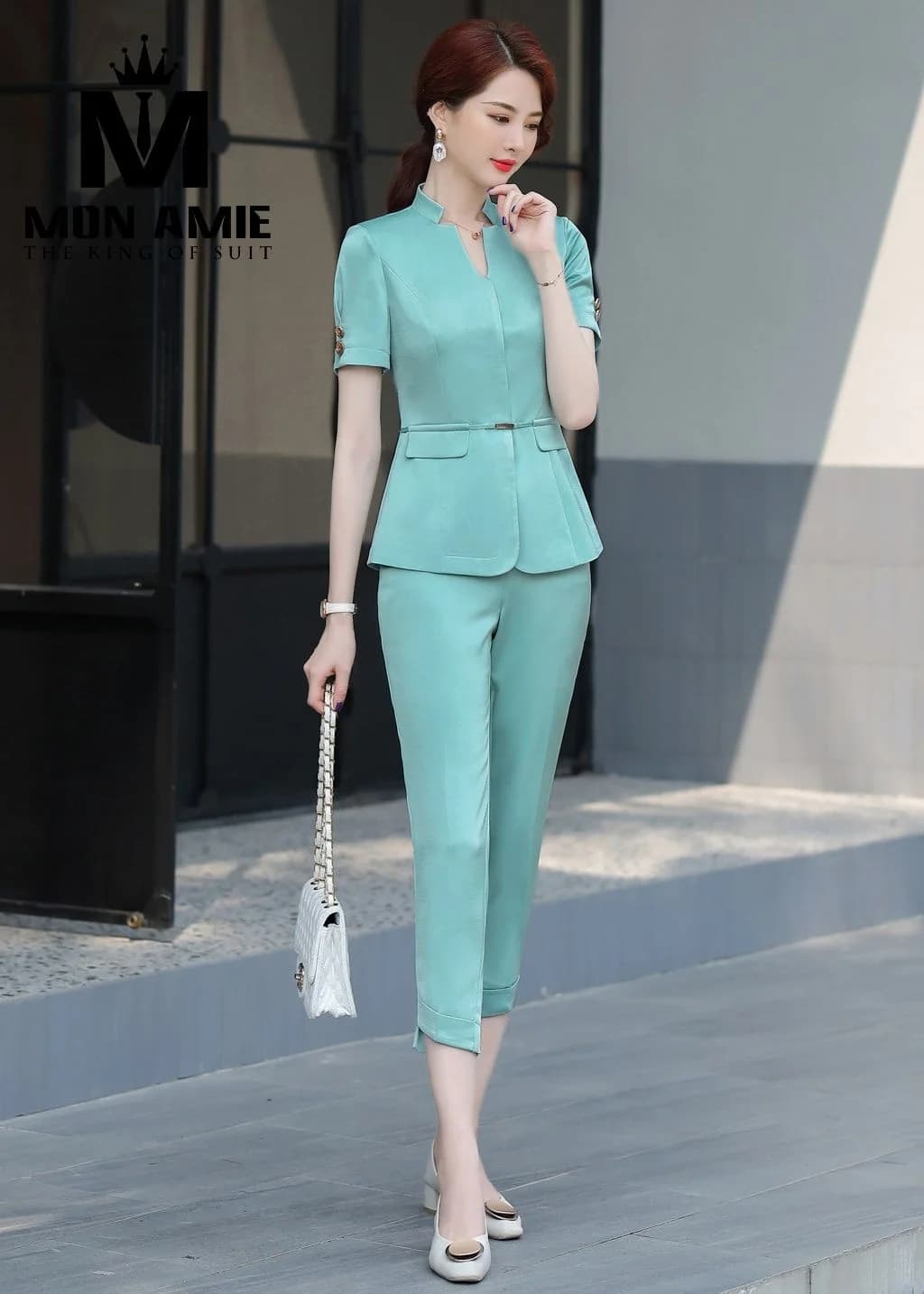 Suit Nữ Xanh Bạc Hà Satin Cổ Trụ Quần Lửng