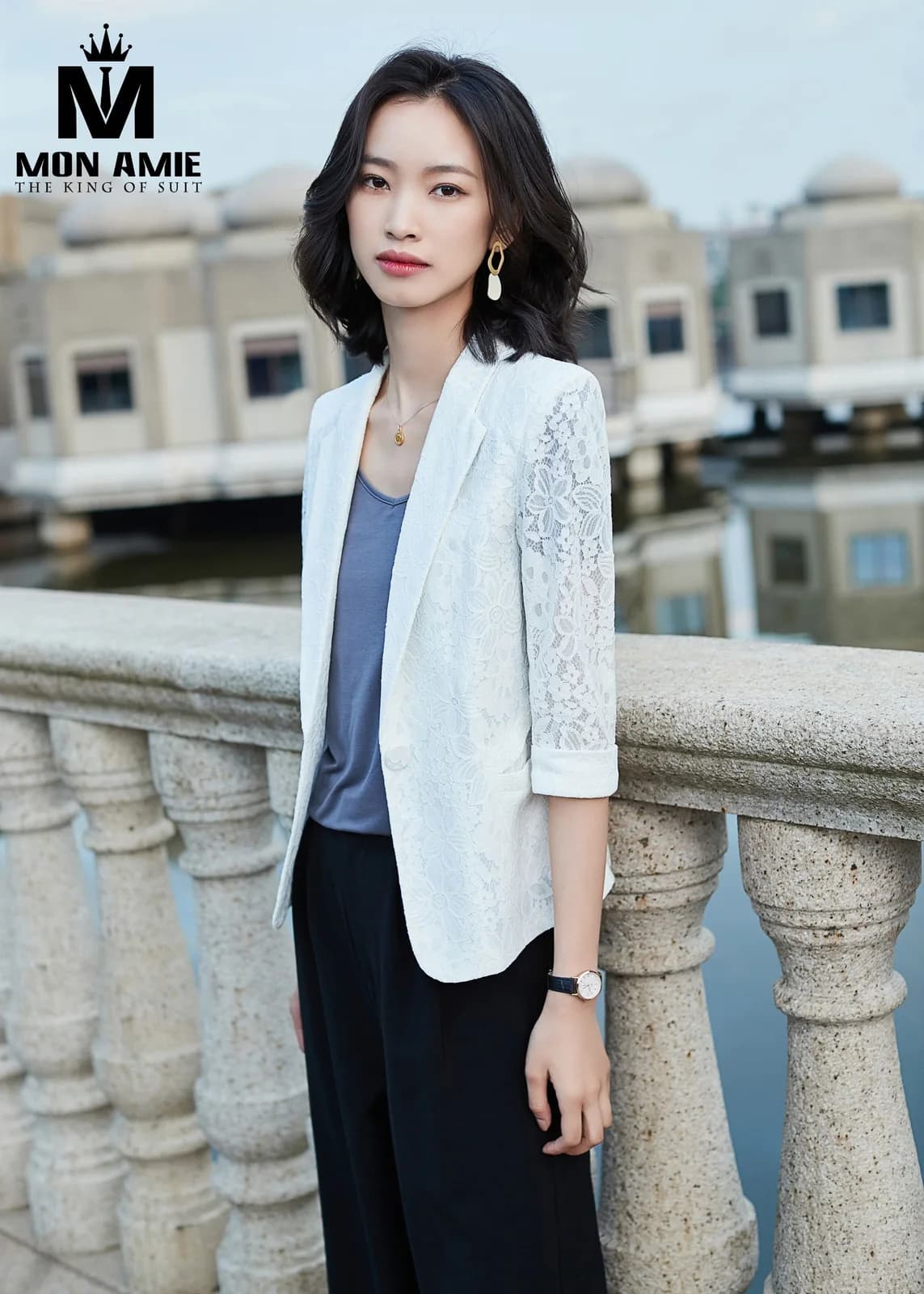 Áo Vest Nữ Trắng Ren Hoa Tay Lửng Dáng Suông