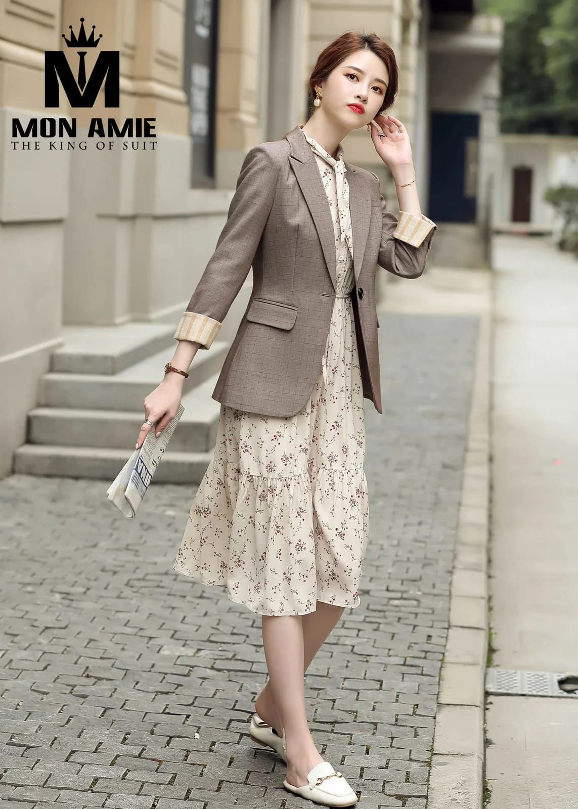Blazer Nữ Taupe Ô Vuông Chìm Một Khuy Tay Lật Sọc