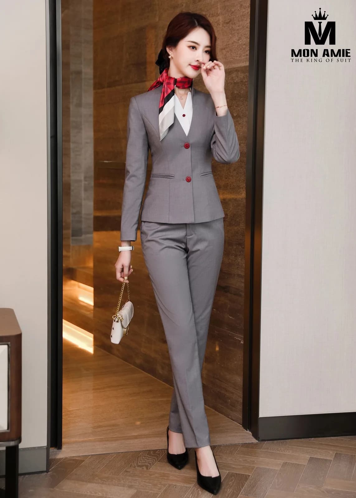 Suit Nữ Xám Tro Cổ V Hai Nút Đỏ Quần Ống Đứng