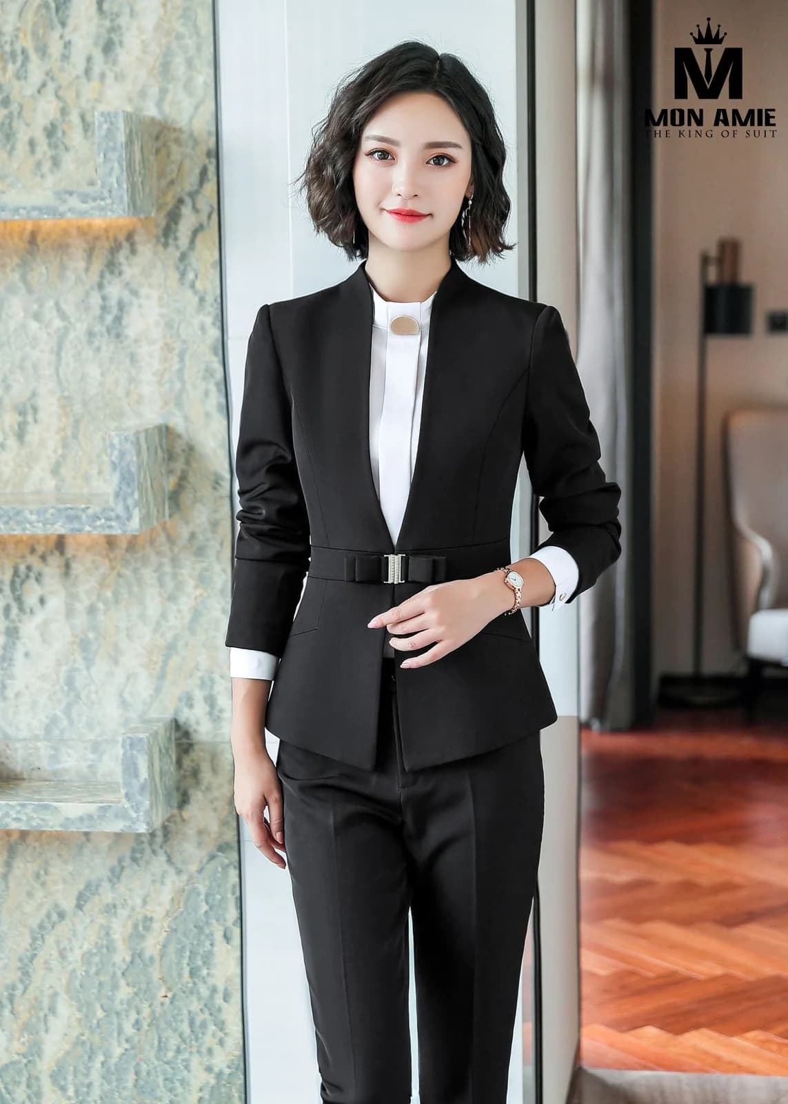 Suit Nữ Đen Cổ V Không Ve Đai Nơ Khóa Vàng Quần Tây
