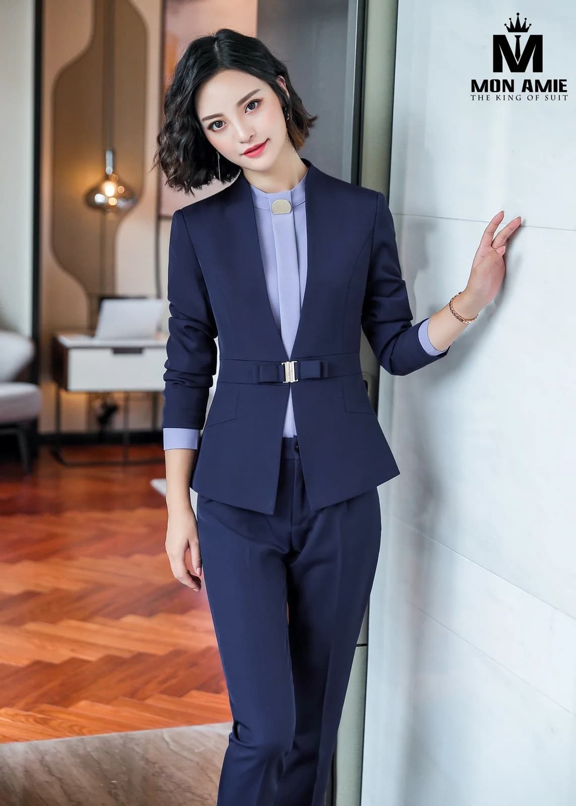 Suit Nữ Xanh Navy Không Ve Đai Nơ Khóa Vàng Quần Tây