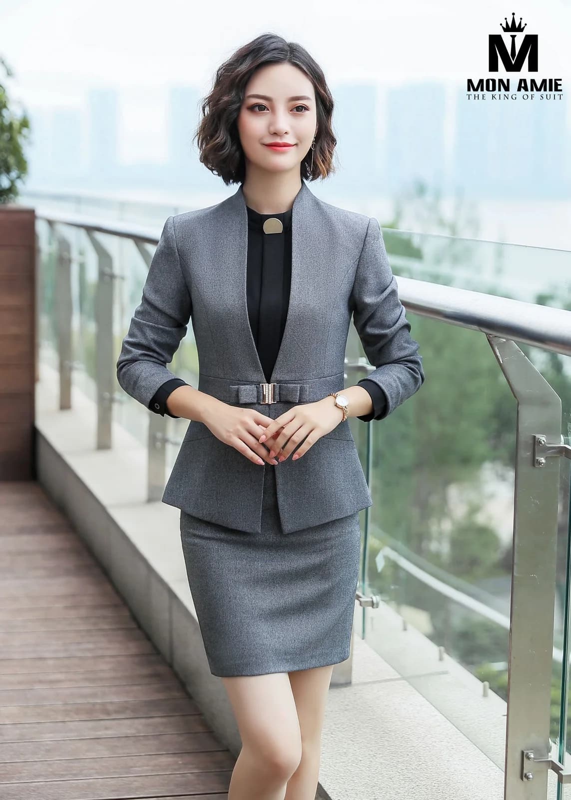 Suit Nữ Xám Không Ve Đai Nơ Khóa Vàng Chân Váy Ôm