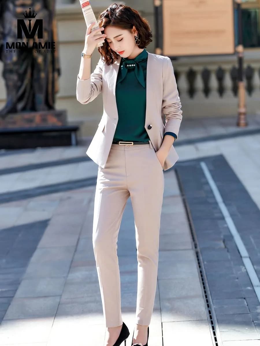 Suit Nữ Be Nude Cổ V Không Ve Quần Lửng Áo Lục Nơ