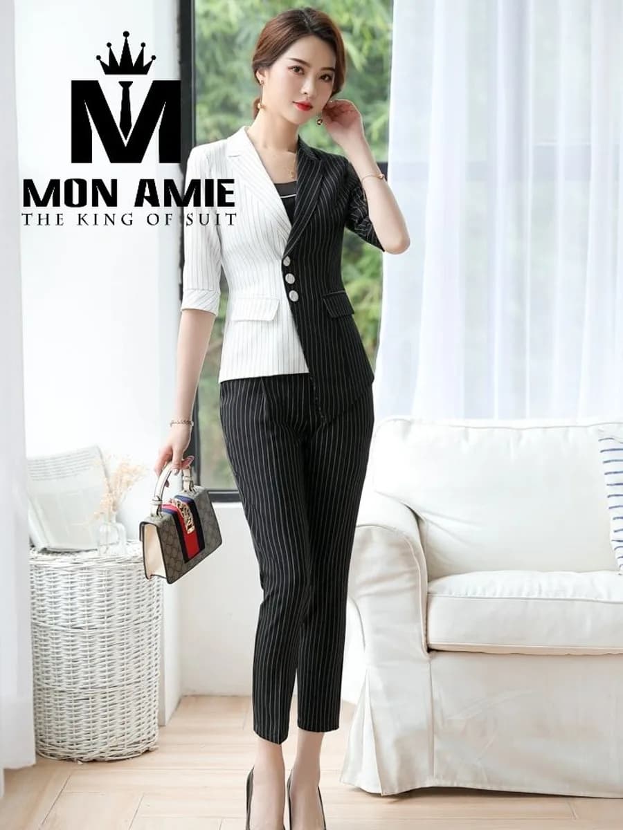 Suit Nữ Sọc Kẻ Phối Đen Trắng Bất Đối Xứng Quần Lửng