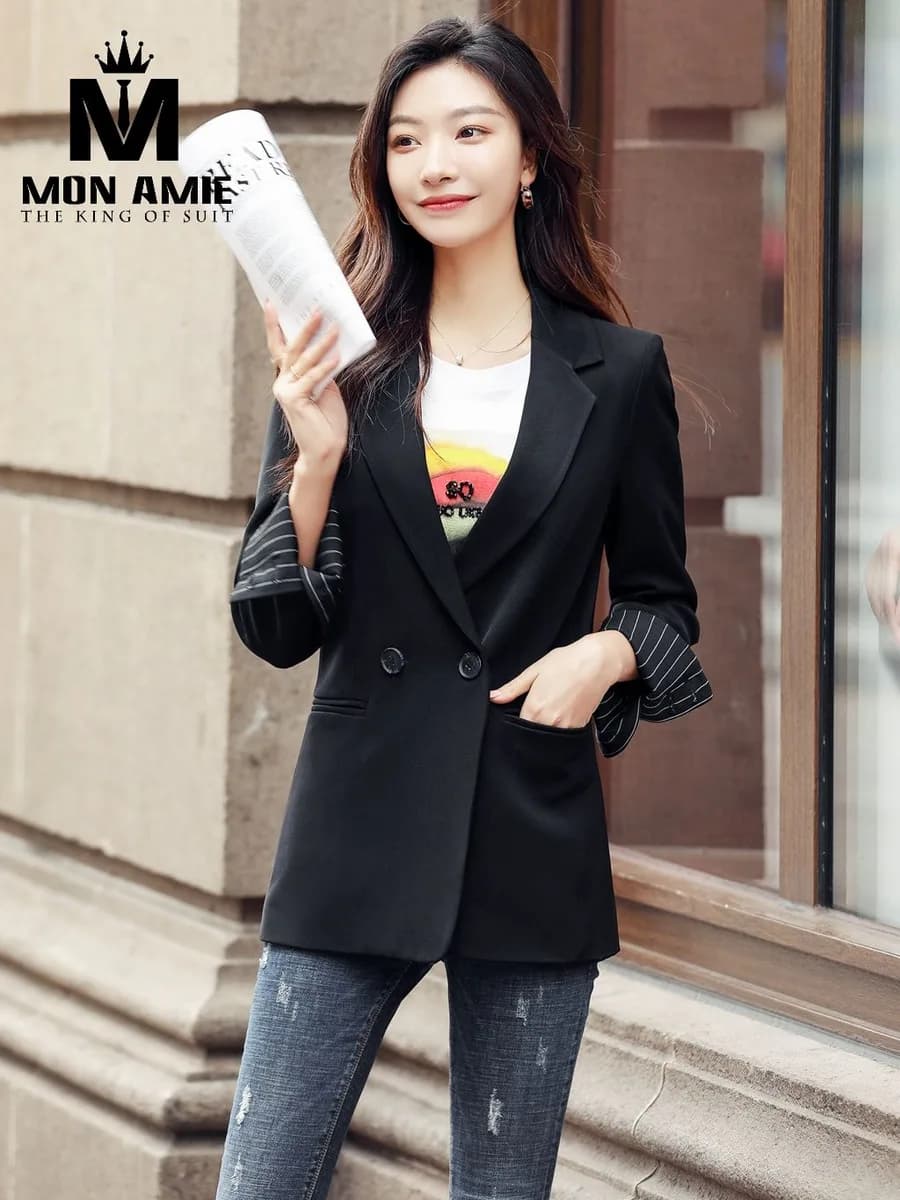 Blazer Nữ Đen Dáng Suông Lót Tay Sọc Xắn Gọn