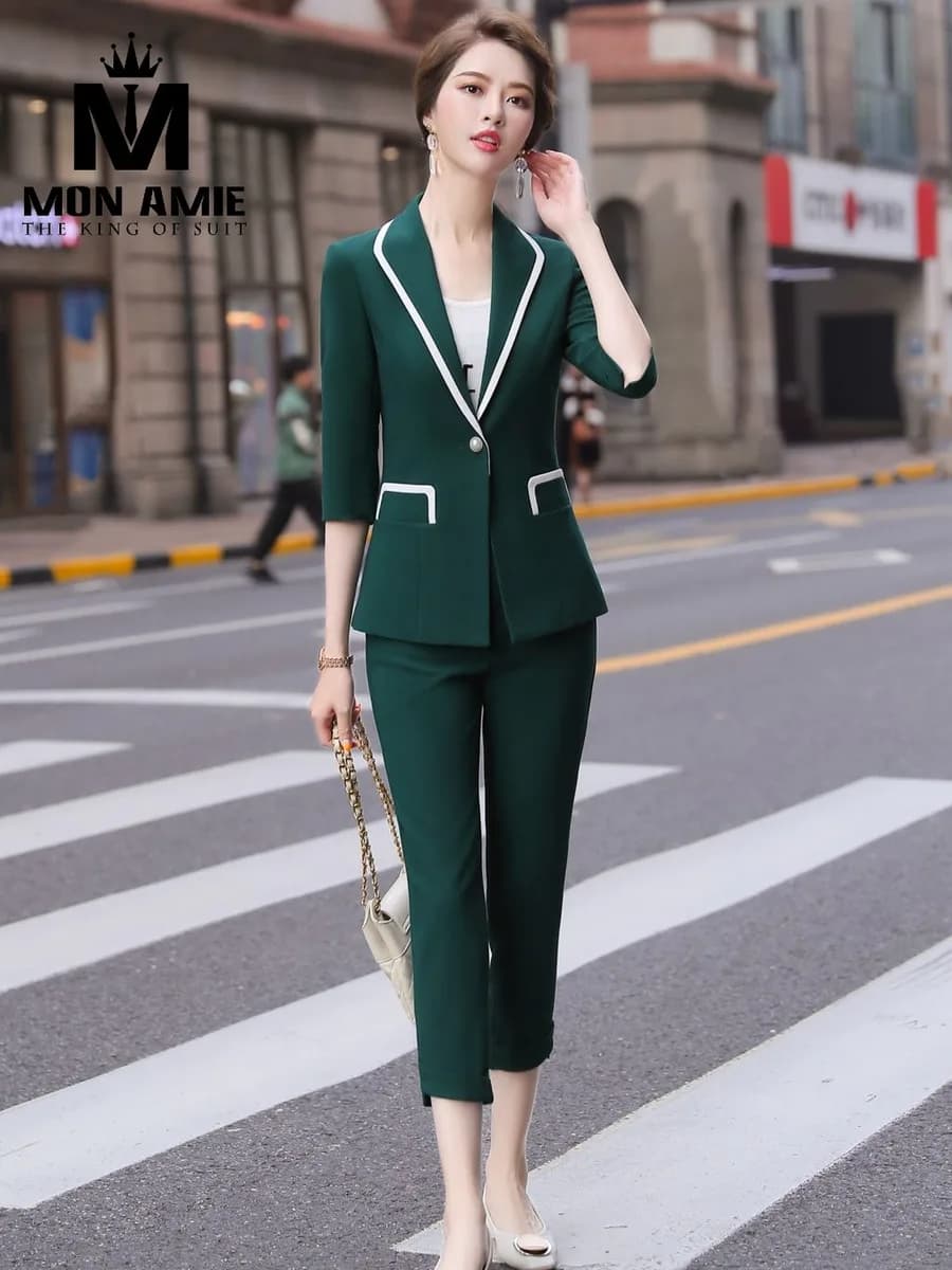Suit Nữ Xanh Lục Viền Trắng Quần Lửng Cúc Ngọc Trai