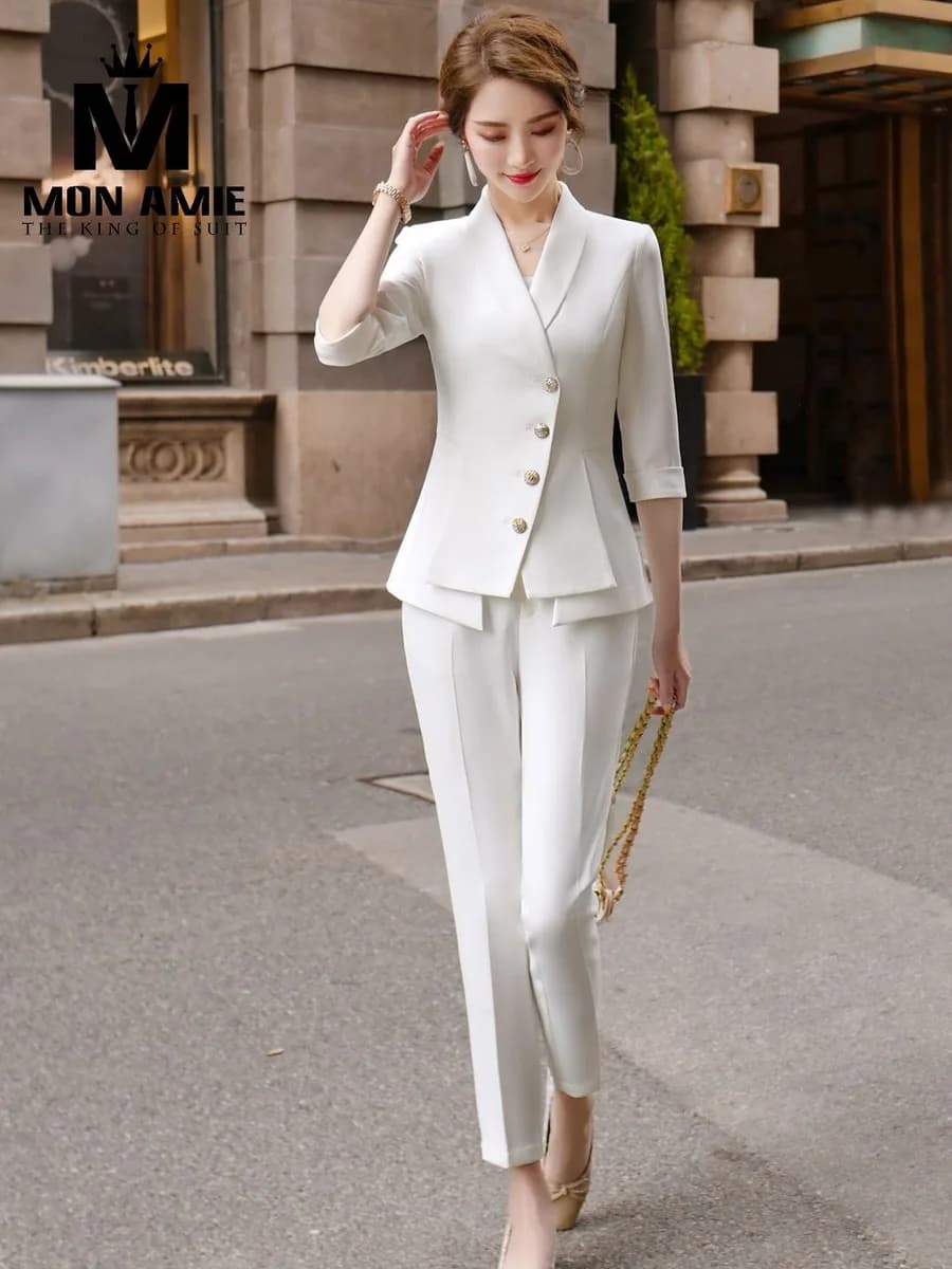 Suit Nữ Trắng Ngà Cổ V Tà Lệch Bốn Cúc Vàng Tay Lỡ