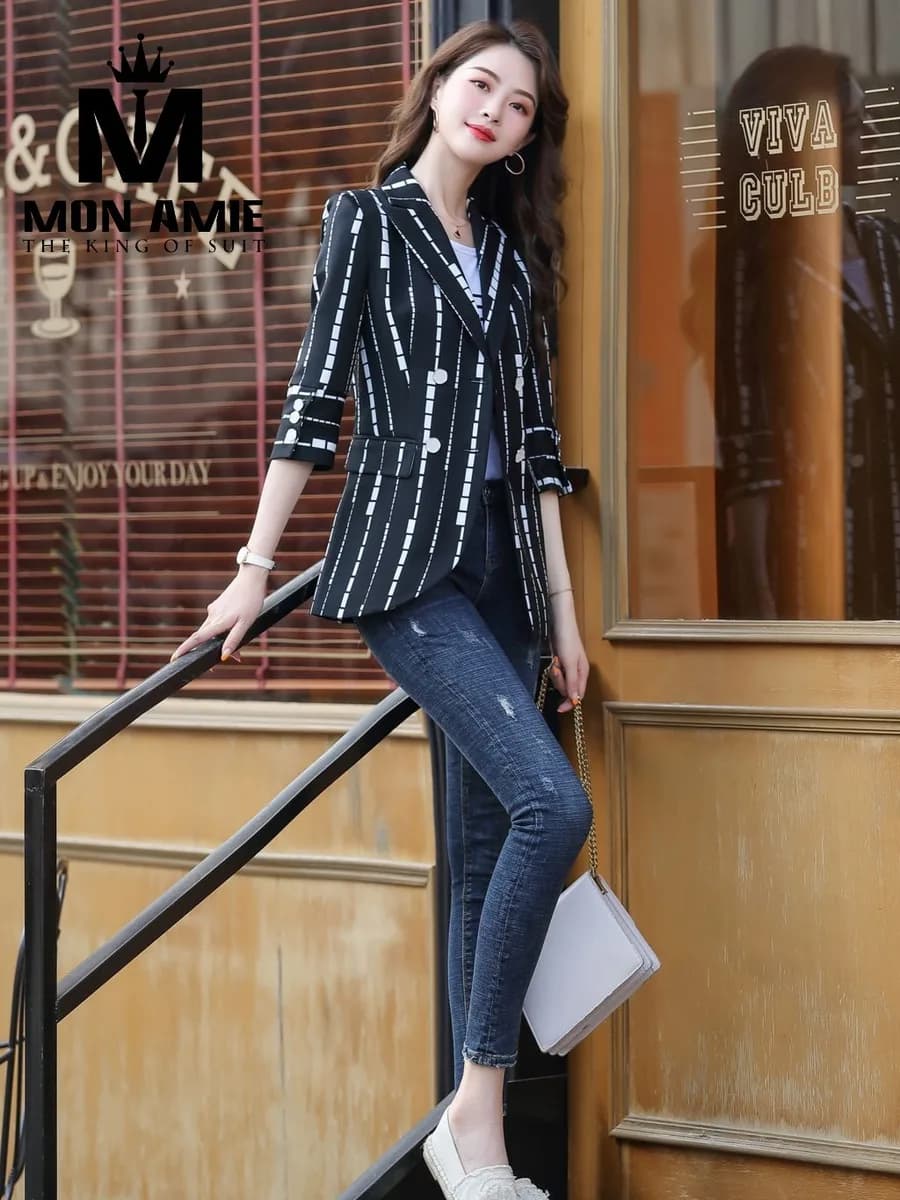 Blazer Nữ Đen Sọc Trắng Đứt Nét Cúc Ngà Tay Lửng