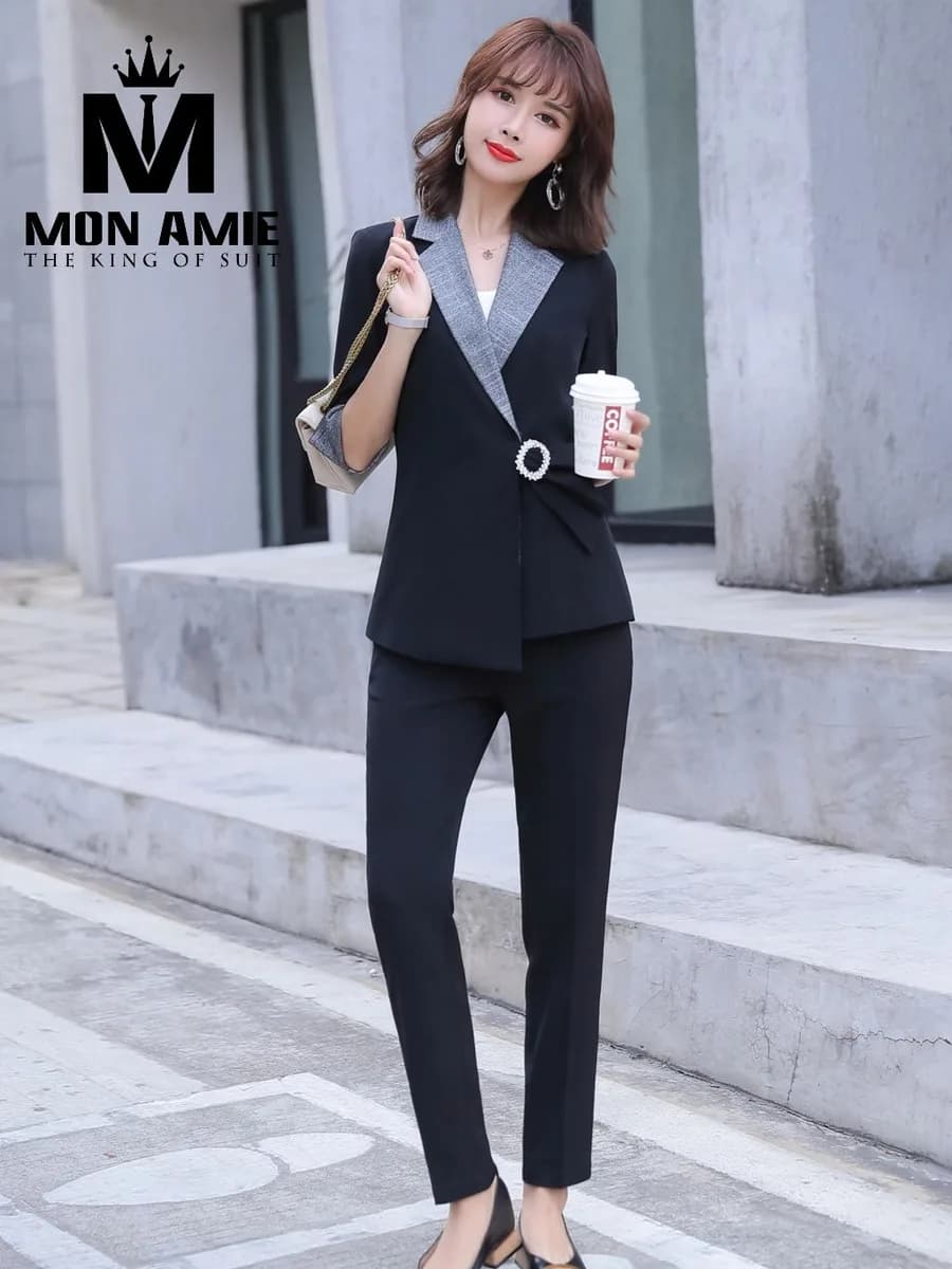 Suit Nữ Đen Ve Phối Xám Khóa Tròn Đính Đá Cài Lệch