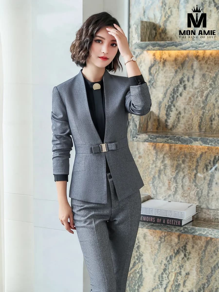 Suit Nữ Xám Đá Không Ve Đai Nơ Khóa Vàng Quần Âu