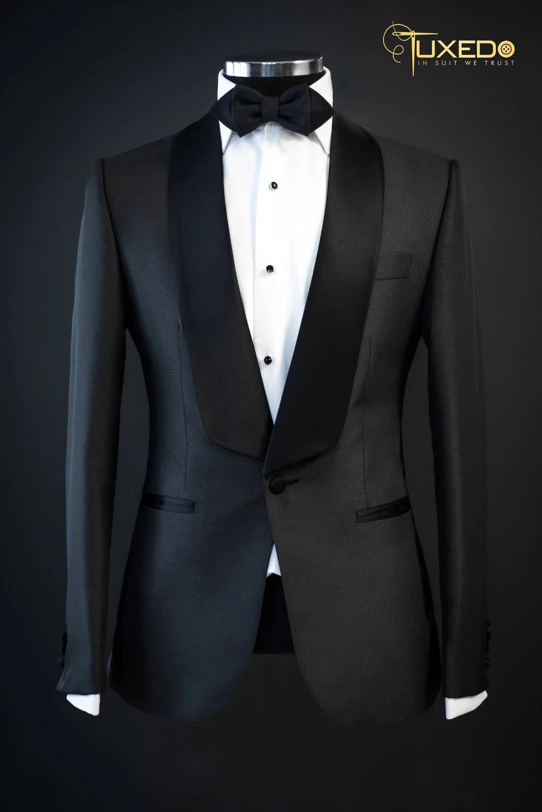 Tuxedo Đen Ve Shawl Dệt Nổi