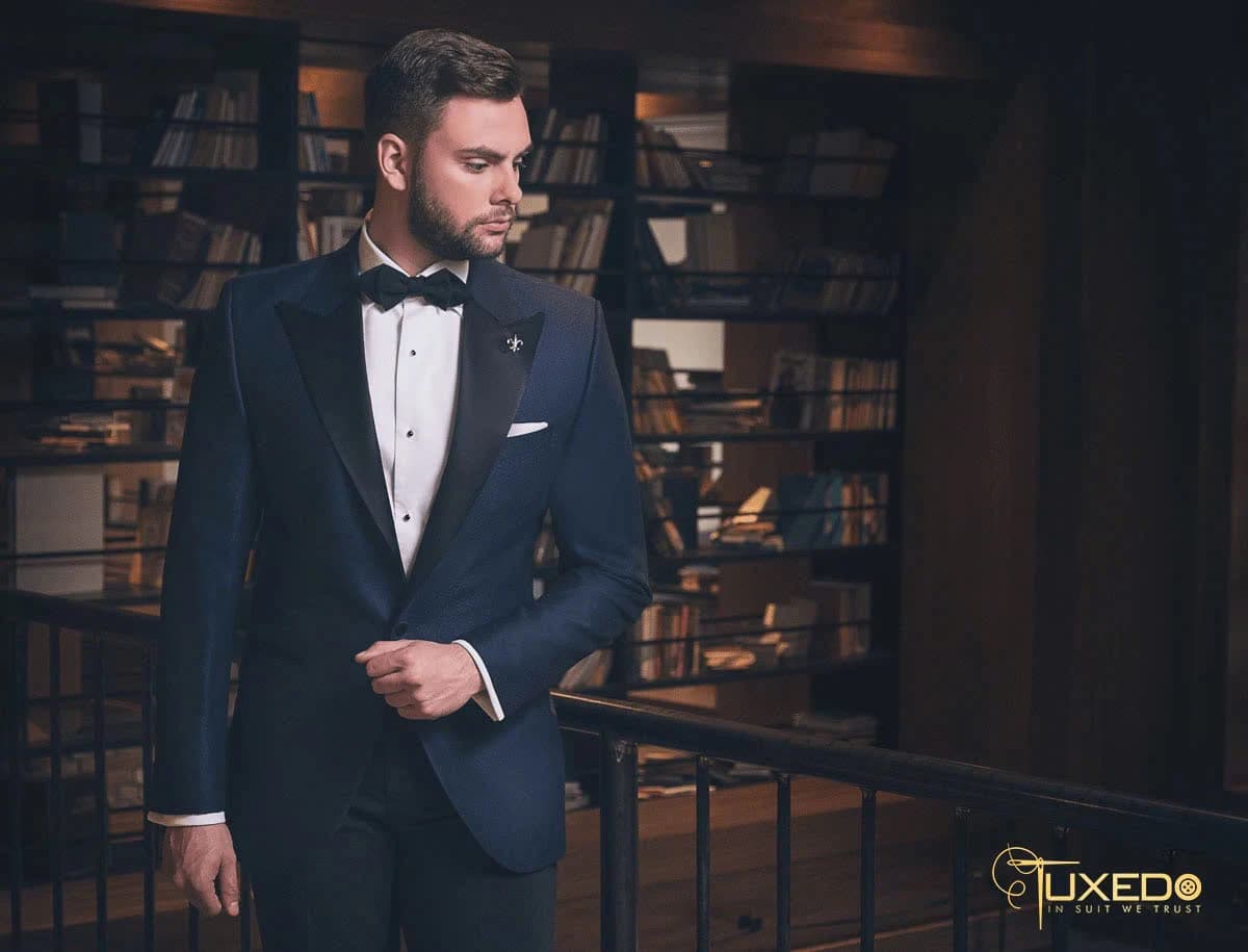 Tuxedo Navy Ve Nhọn Satin Đen