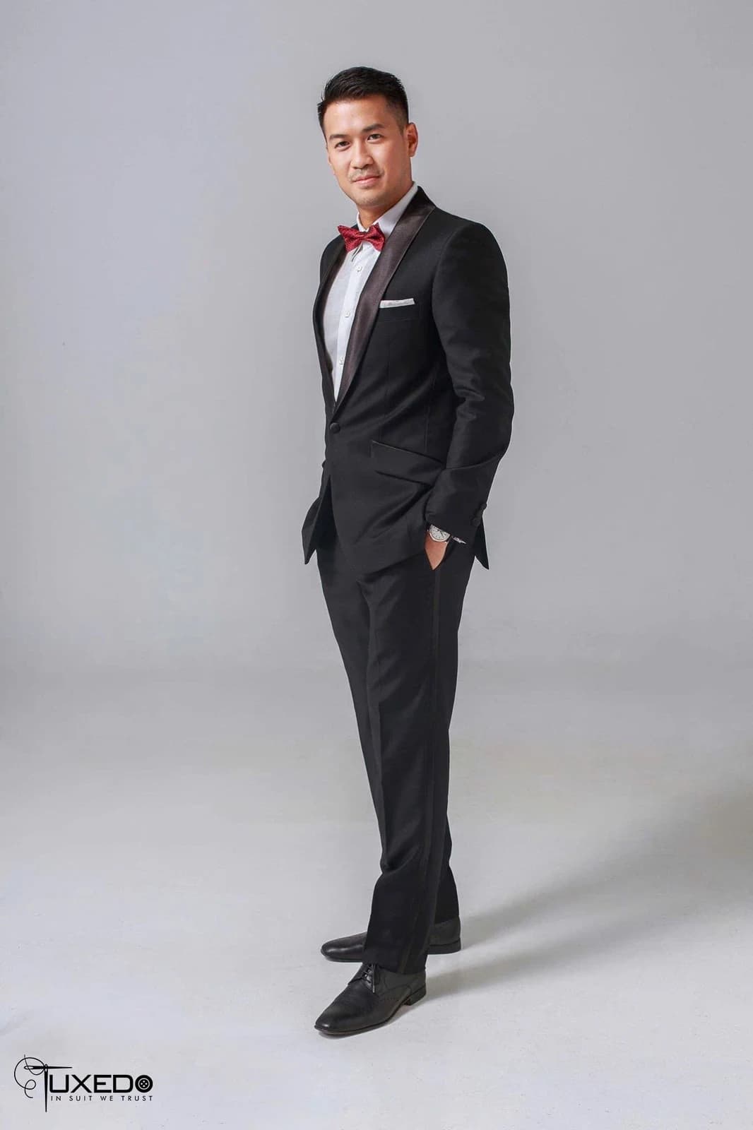 Tuxedo Đen Ve Shawl Ánh Đồng