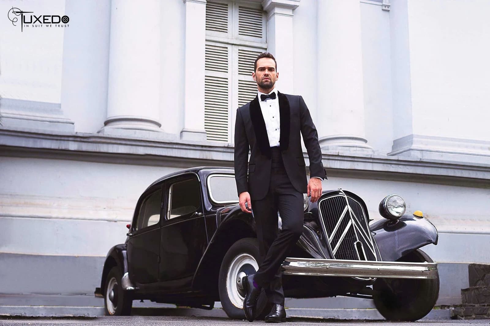 Tuxedo Đen Ve Nhung Cổ Điển