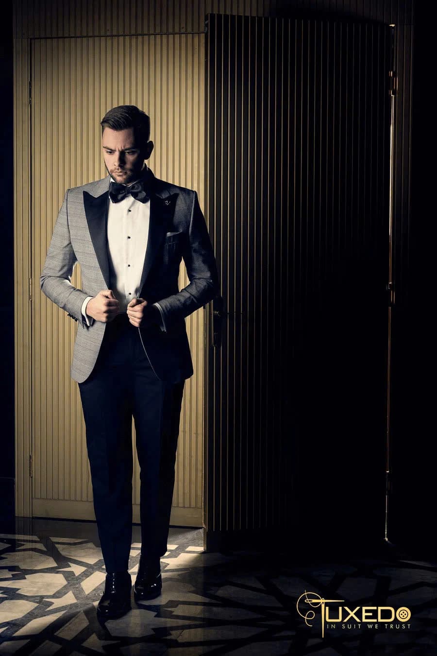 Tuxedo Xám Bạc Ve Nhọn Satin